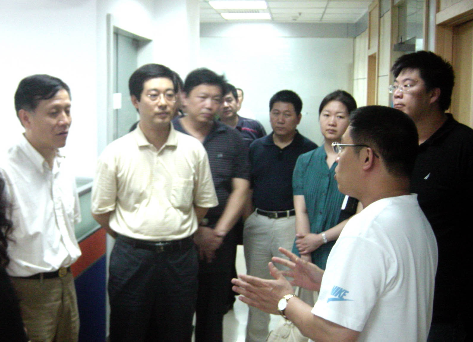 中关村科技园区管委会主任戴卫等一行领导在天策互动C.E.O.吕总的陪同下参观位于多媒体创意产业园的北京天策互动信息技术有限公司